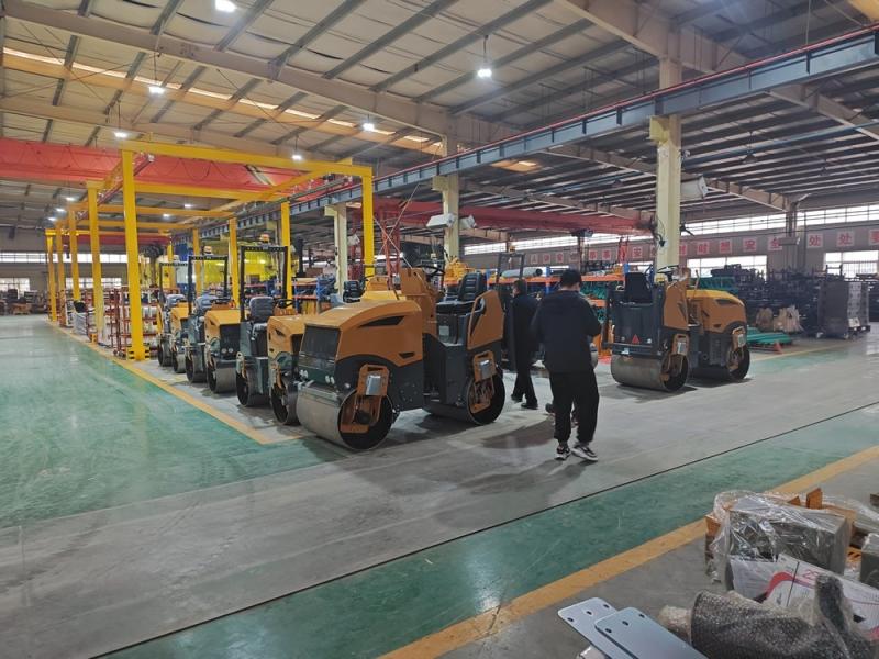 小型壓路機(jī)價(jià)格不能盲從，先把知識(shí)來學(xué)起！